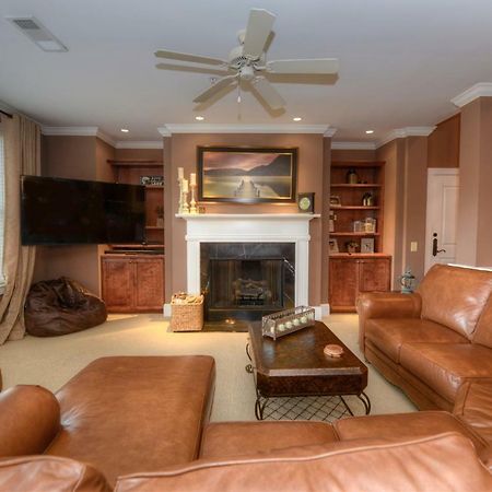 The Village Condo Greensboro Ngoại thất bức ảnh