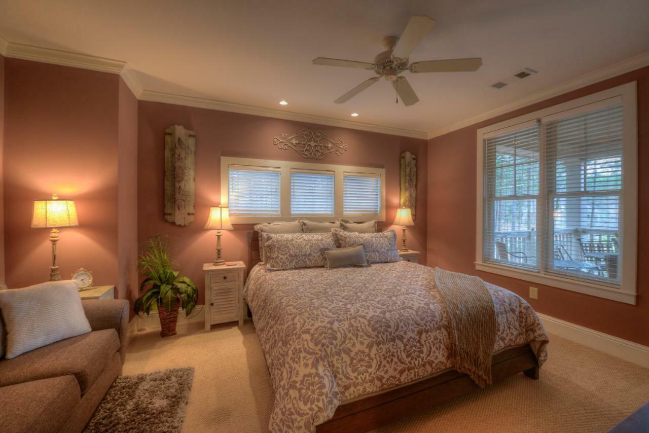 The Village Condo Greensboro Ngoại thất bức ảnh